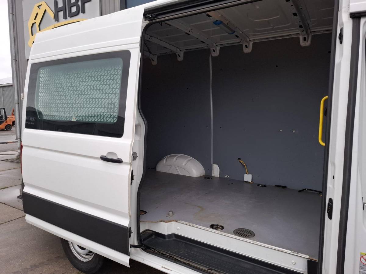 Volkswagen Crafter Volkswagen Crafter 35 2.0 TDI L3H3 EL Highline AIRCO / CRUISE CONTROLE / TREKHAAK / NAVI / CARPLAY