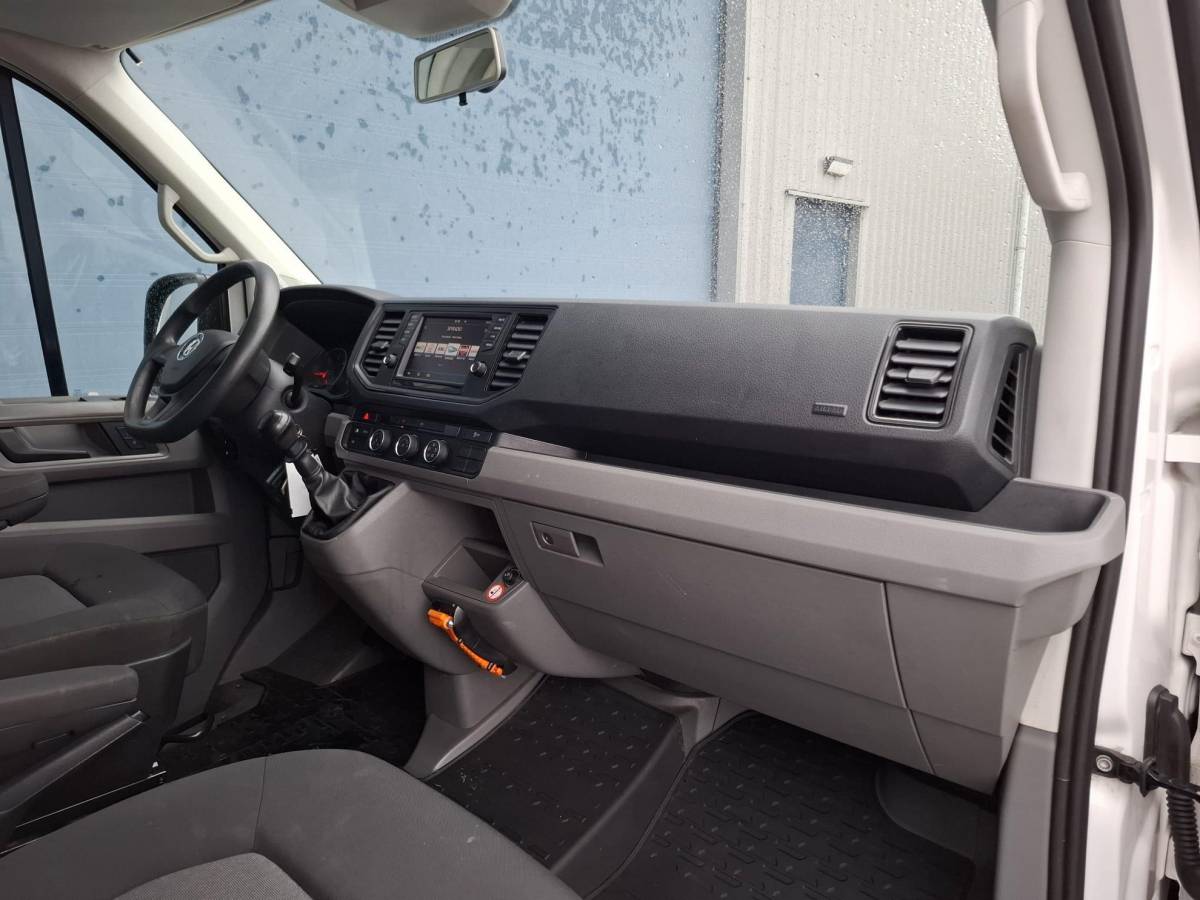 Volkswagen Crafter Volkswagen Crafter 35 2.0 TDI L3H3 EL Highline AIRCO / CRUISE CONTROLE / TREKHAAK / NAVI / CARPLAY