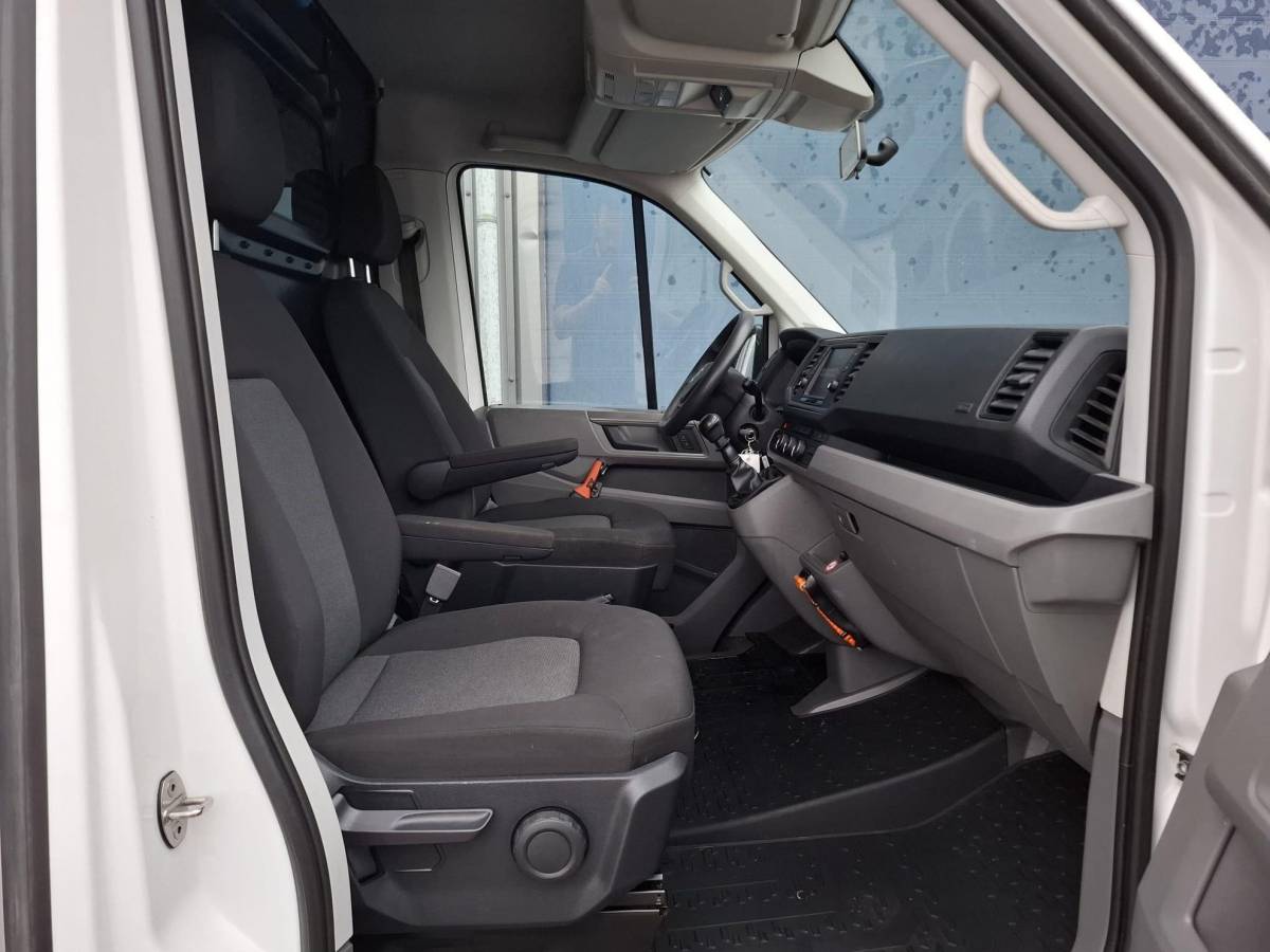 Volkswagen Crafter Volkswagen Crafter 35 2.0 TDI L3H3 EL Highline AIRCO / CRUISE CONTROLE / TREKHAAK / NAVI / CARPLAY
