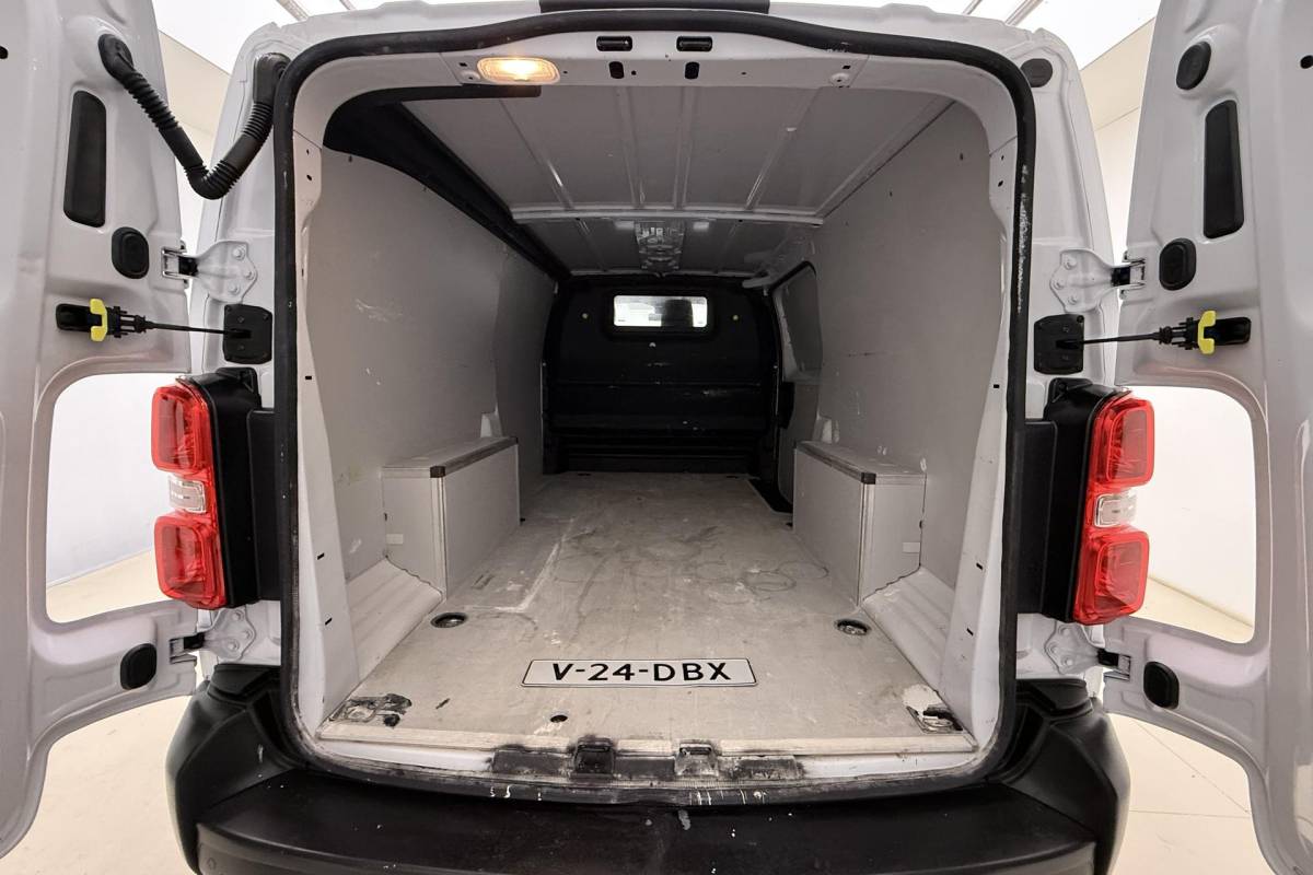 Opel Vivaro Opel Vivaro 2.0 Diesel 145 L3 | Trekhaak | Imperiaal | 3-Zits | Achteruitrijcamera | Apple Carplay/Android Auto | Airco