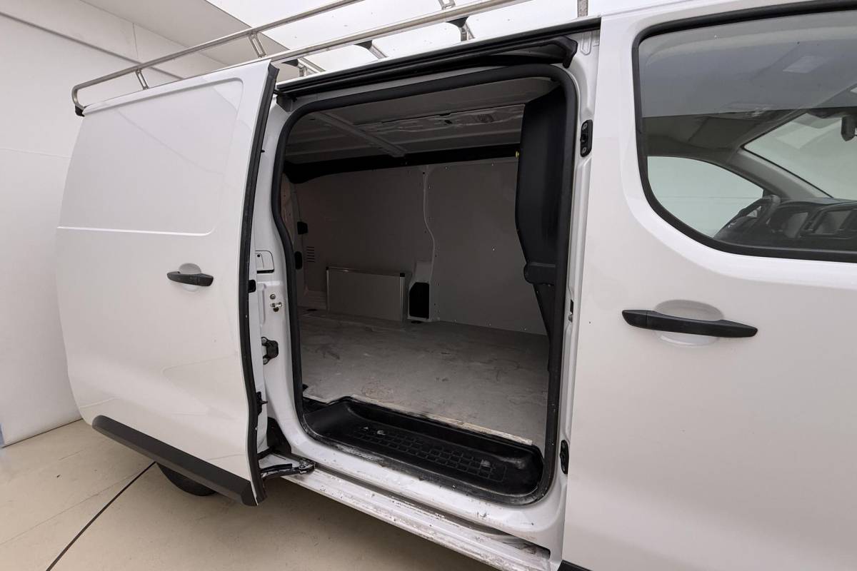 Opel Vivaro Opel Vivaro 2.0 Diesel 145 L3 | Trekhaak | Imperiaal | 3-Zits | Achteruitrijcamera | Apple Carplay/Android Auto | Airco