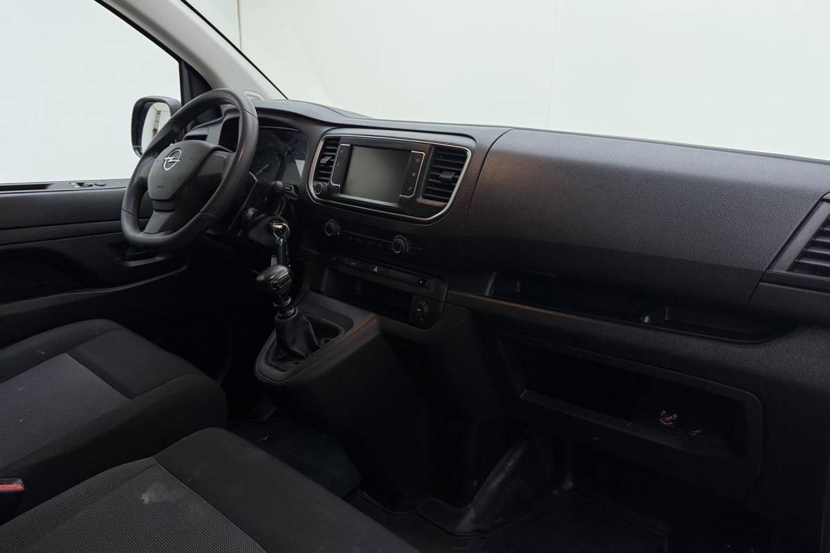 Opel Vivaro Opel Vivaro 2.0 Diesel 145 L3 | Trekhaak | Imperiaal | 3-Zits | Achteruitrijcamera | Apple Carplay/Android Auto | Airco