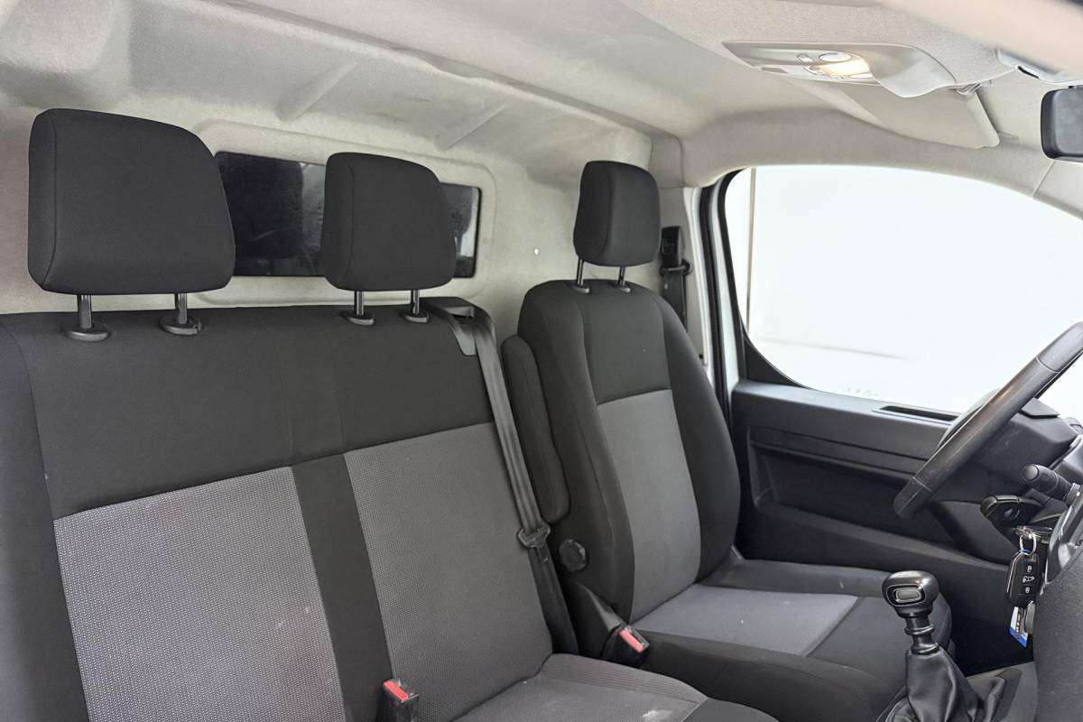 Opel Vivaro Opel Vivaro 2.0 Diesel 145 L3 | Trekhaak | Imperiaal | 3-Zits | Achteruitrijcamera | Apple Carplay/Android Auto | Airco