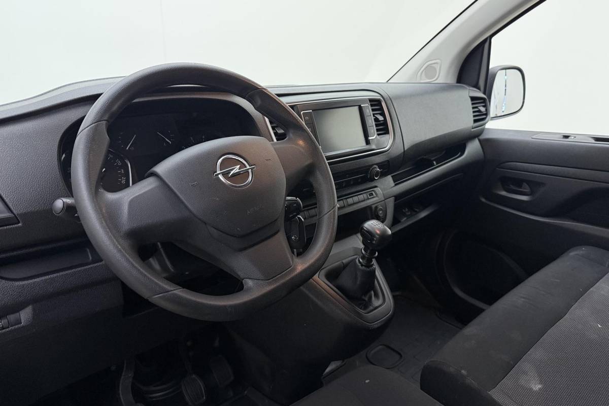 Opel Vivaro Opel Vivaro 2.0 Diesel 145 L3 | Trekhaak | Imperiaal | 3-Zits | Achteruitrijcamera | Apple Carplay/Android Auto | Airco