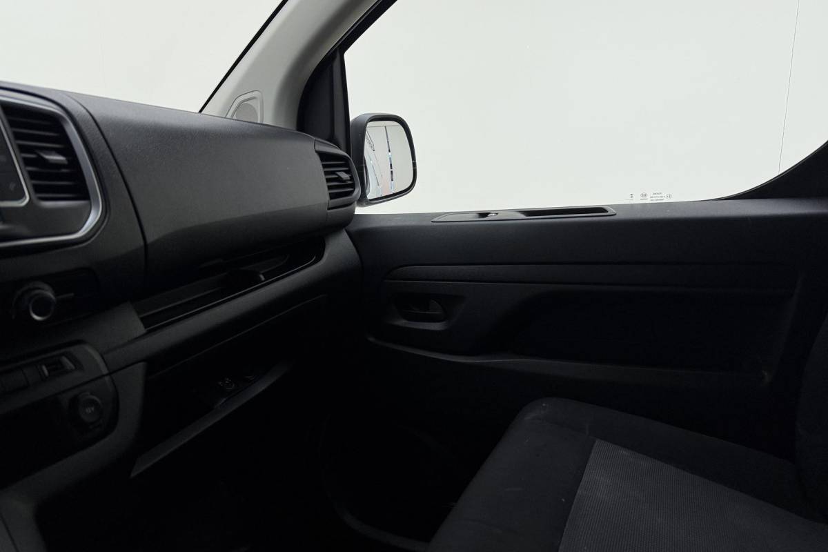 Opel Vivaro Opel Vivaro 2.0 Diesel 145 L3 | Trekhaak | Imperiaal | 3-Zits | Achteruitrijcamera | Apple Carplay/Android Auto | Airco