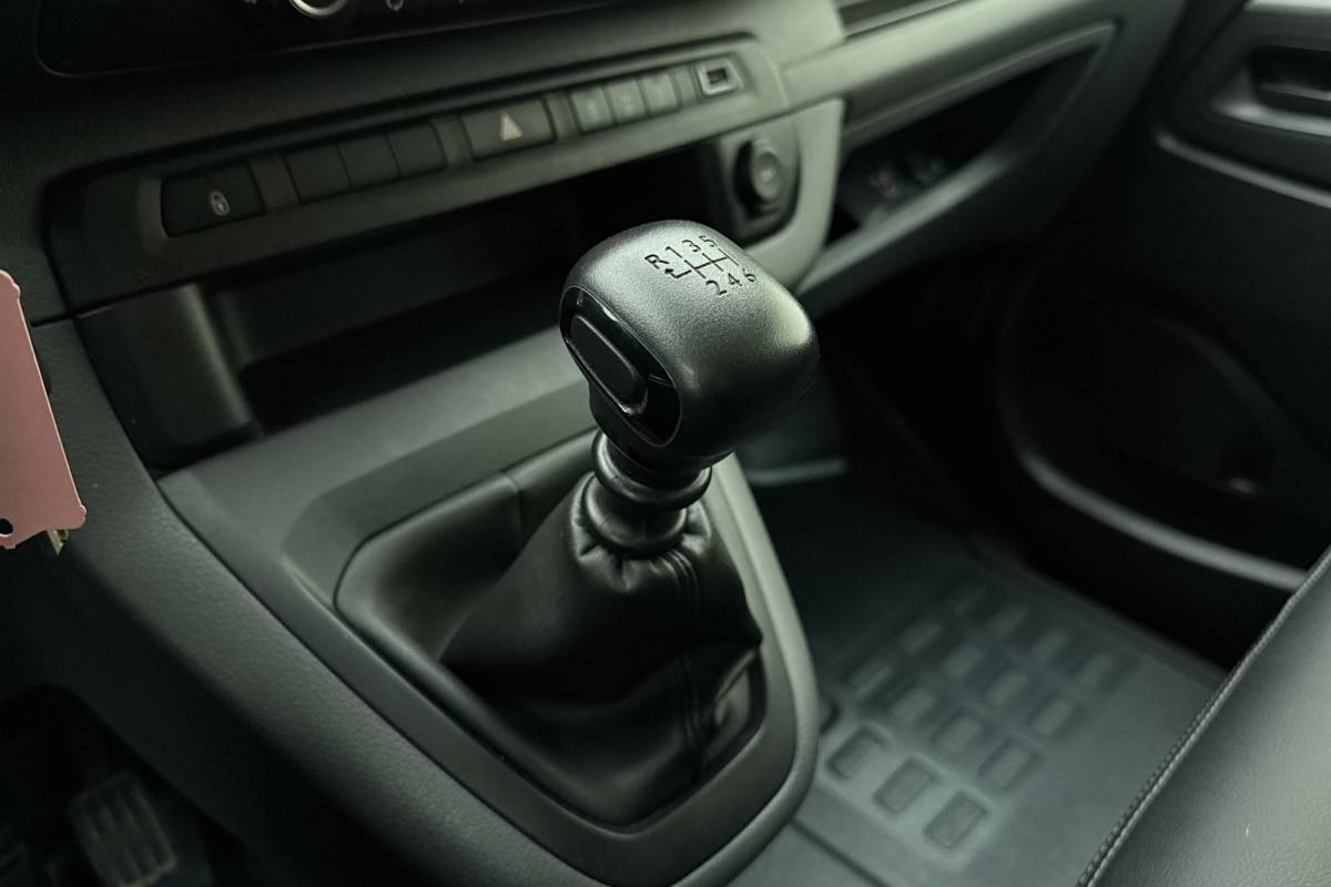 Citroën Jumpy Citroen Jumpy 2.0 BlueHDI 120pk HDI Dubbel Cabine | 6-Zits | Airco | Trekhaak | Lichtmetalen velgen | Cruise control | Airco | Laadruimte betimmerd | Parkeersensoren