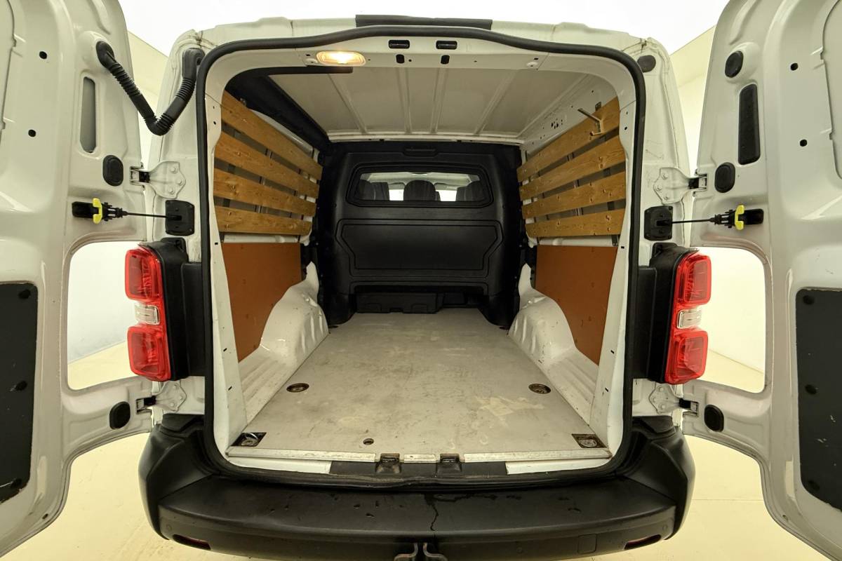 Citroën Jumpy Citroen Jumpy 2.0 BlueHDI 120pk HDI Dubbel Cabine | 6-Zits | Airco | Trekhaak | Lichtmetalen velgen | Cruise control | Airco | Laadruimte betimmerd | Parkeersensoren