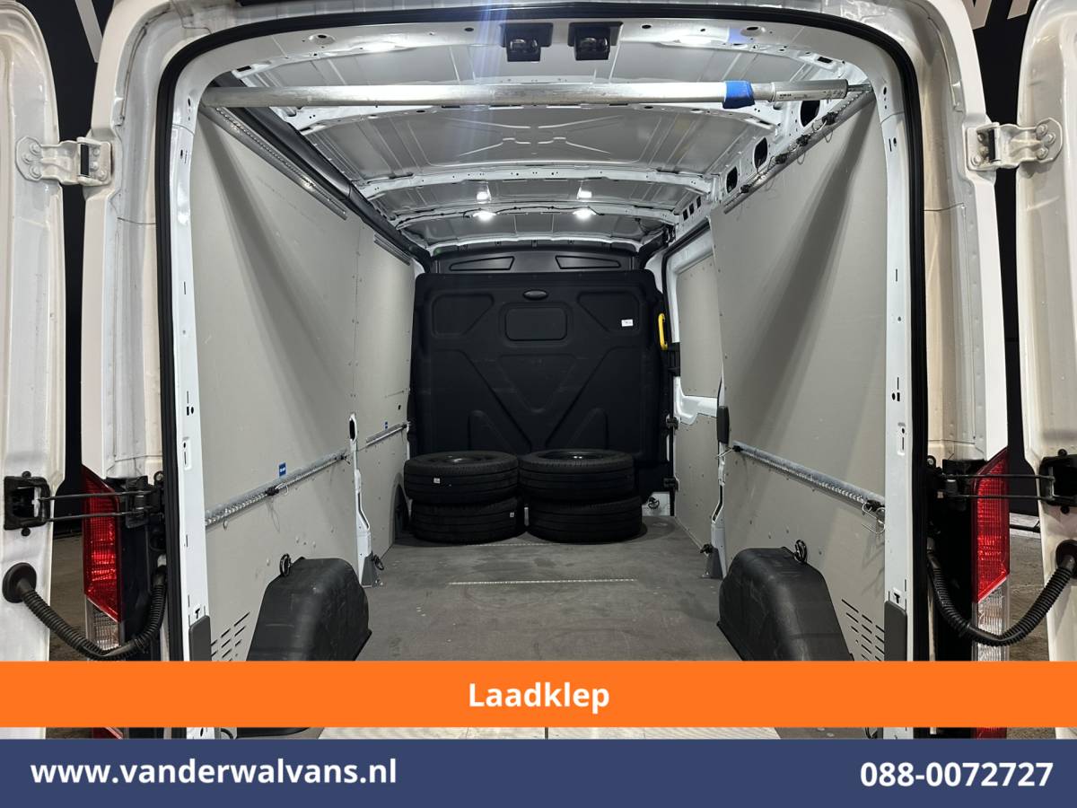 Ford Transit Ford Transit 2.0 TDCI 131pk L3H2 ** Laadklep ** Euro6 Airco | Camera | Navigatie | Apple Carplay | Adaptieve Cruisecontrol Android Auto, Parkeersensoren, Verwarmde voorruit, Stoelverwarming, Bijrijdersbank