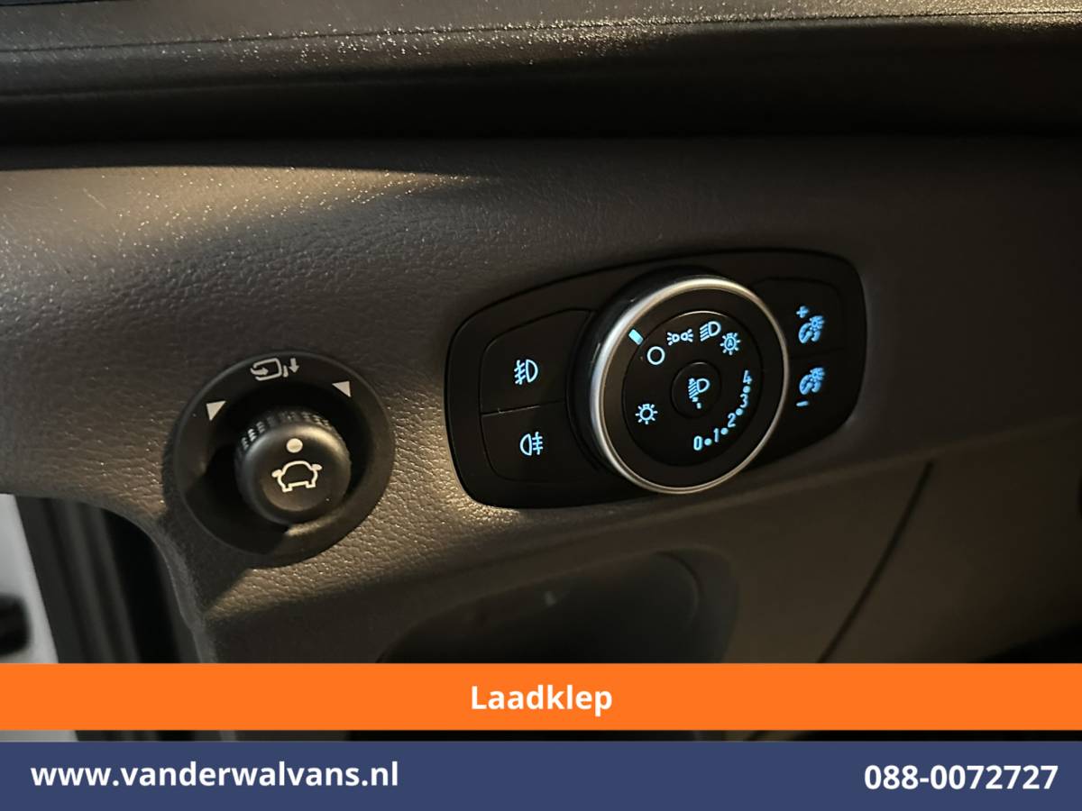 Ford Transit Ford Transit 2.0 TDCI 131pk L3H2 ** Laadklep ** Euro6 Airco | Camera | Navigatie | Apple Carplay | Adaptieve Cruisecontrol Android Auto, Parkeersensoren, Verwarmde voorruit, Stoelverwarming, Bijrijdersbank