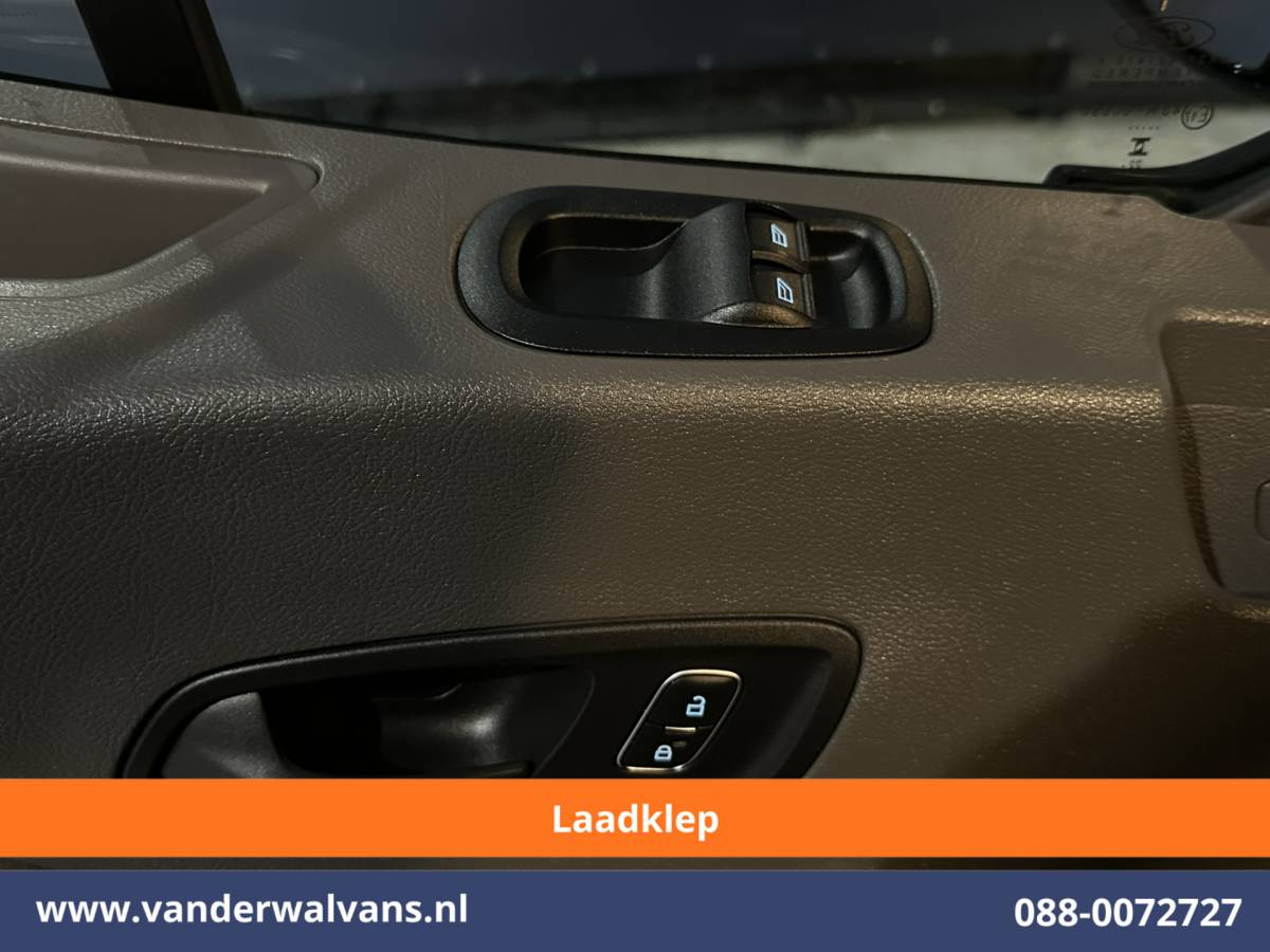 Ford Transit Ford Transit 2.0 TDCI 131pk L3H2 ** Laadklep ** Euro6 Airco | Camera | Navigatie | Apple Carplay | Adaptieve Cruisecontrol Android Auto, Parkeersensoren, Verwarmde voorruit, Stoelverwarming, Bijrijdersbank