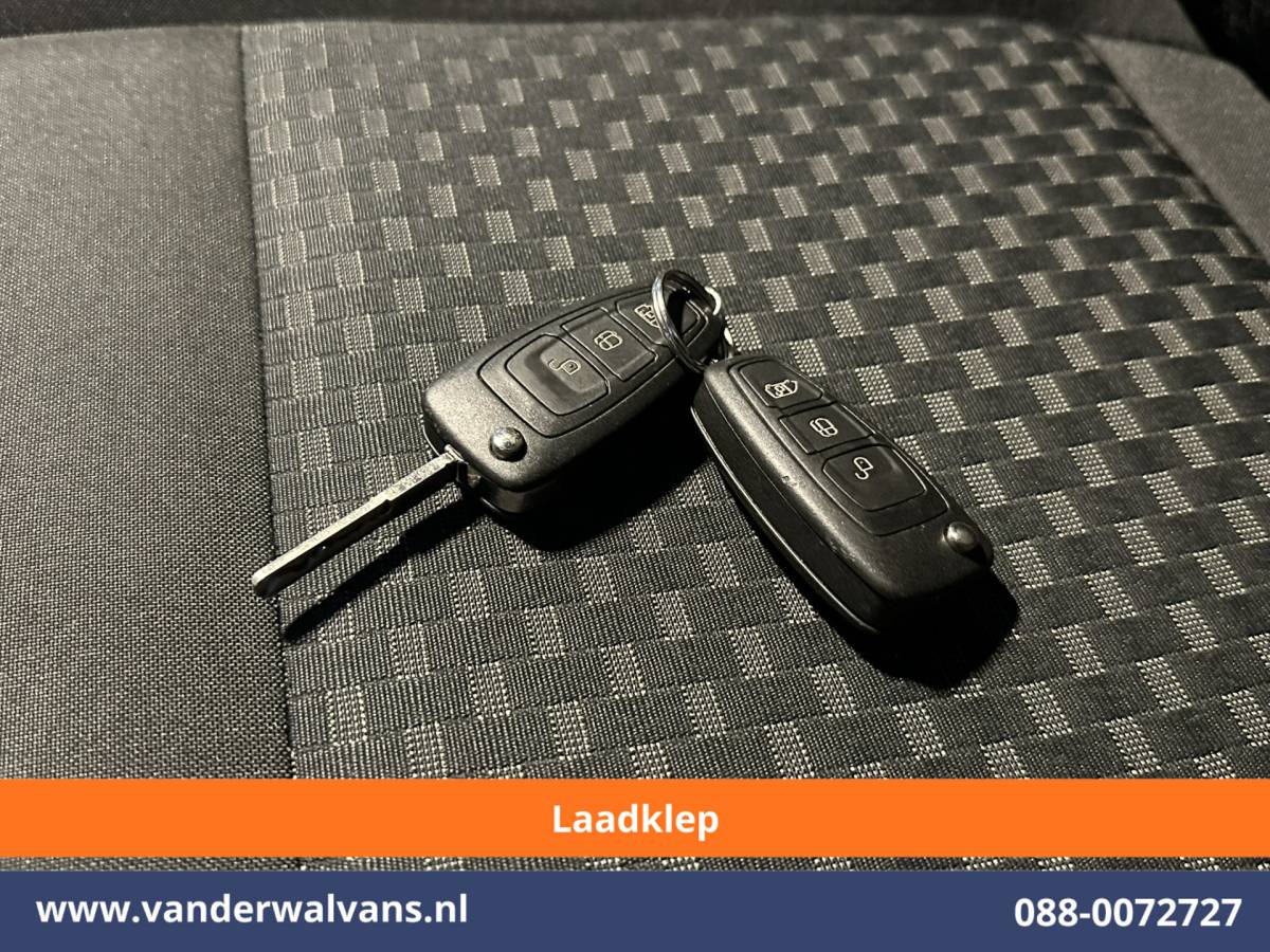 Ford Transit Ford Transit 2.0 TDCI 131pk L3H2 ** Laadklep ** Euro6 Airco | Camera | Navigatie | Apple Carplay | Adaptieve Cruisecontrol Android Auto, Parkeersensoren, Verwarmde voorruit, Stoelverwarming, Bijrijdersbank