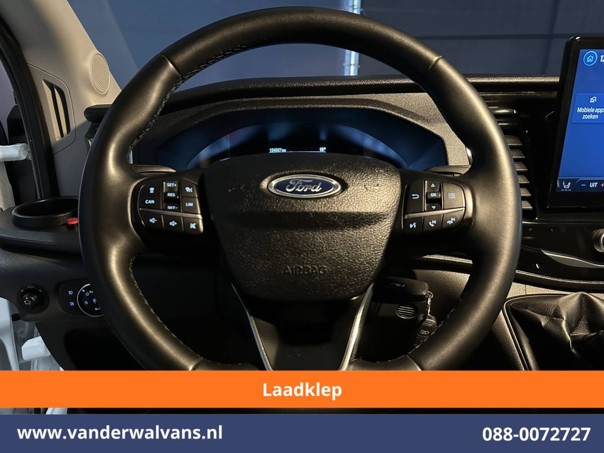 Ford Transit Ford Transit 2.0 TDCI 131pk L3H2 ** Laadklep ** Euro6 Airco | Camera | Navigatie | Apple Carplay | Adaptieve Cruisecontrol Android Auto, Parkeersensoren, Verwarmde voorruit, Stoelverwarming, Bijrijdersbank