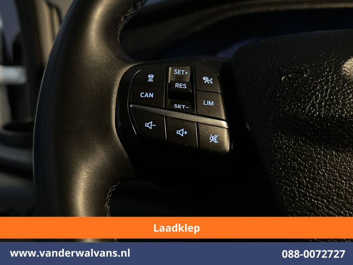 Ford Transit Ford Transit 2.0 TDCI 131pk L3H2 ** Laadklep ** Euro6 Airco | Camera | Navigatie | Apple Carplay | Adaptieve Cruisecontrol Android Auto, Parkeersensoren, Verwarmde voorruit, Stoelverwarming, Bijrijdersbank