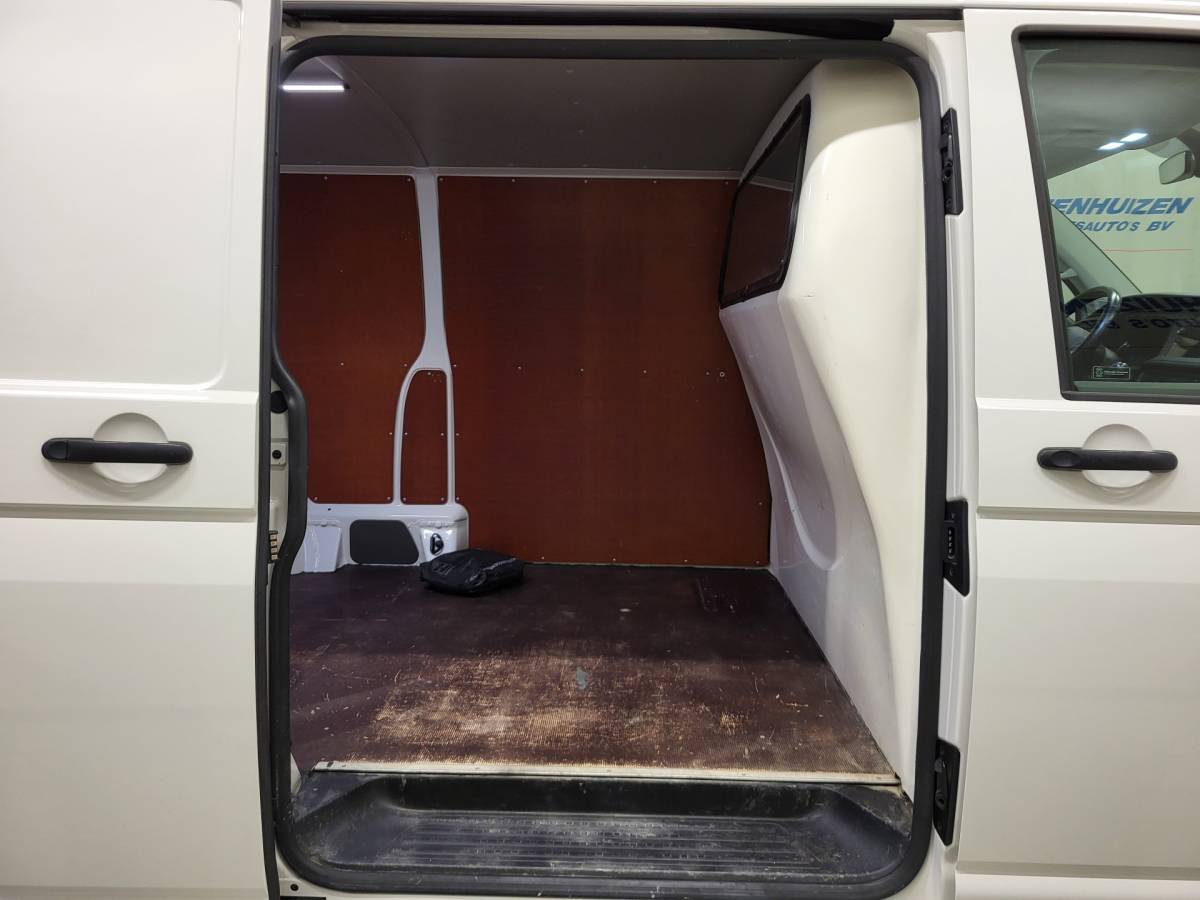 Volkswagen Transporter Volkswagen Transporter 2.0TDI 111pk L2/H1 Euro 6!