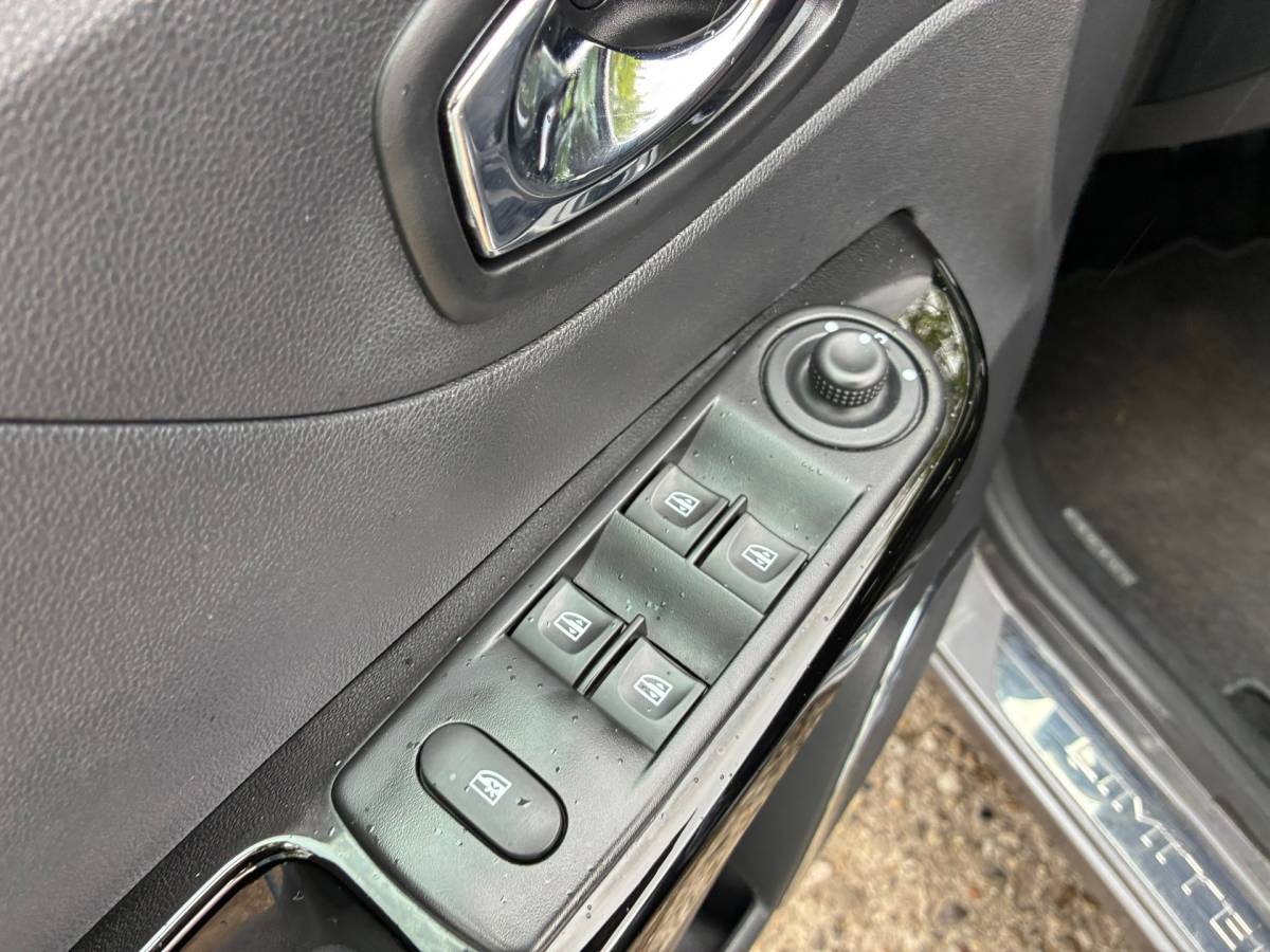 Renault Captur Renault Captur 1.2 TCe Limited | Automaat + Cruise + Airco nu € 9.975,-!!!