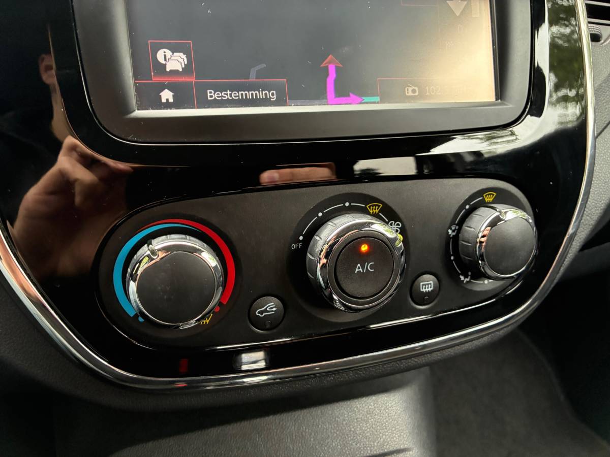 Renault Captur Renault Captur 1.2 TCe Limited | Automaat + Cruise + Airco nu € 9.975,-!!!