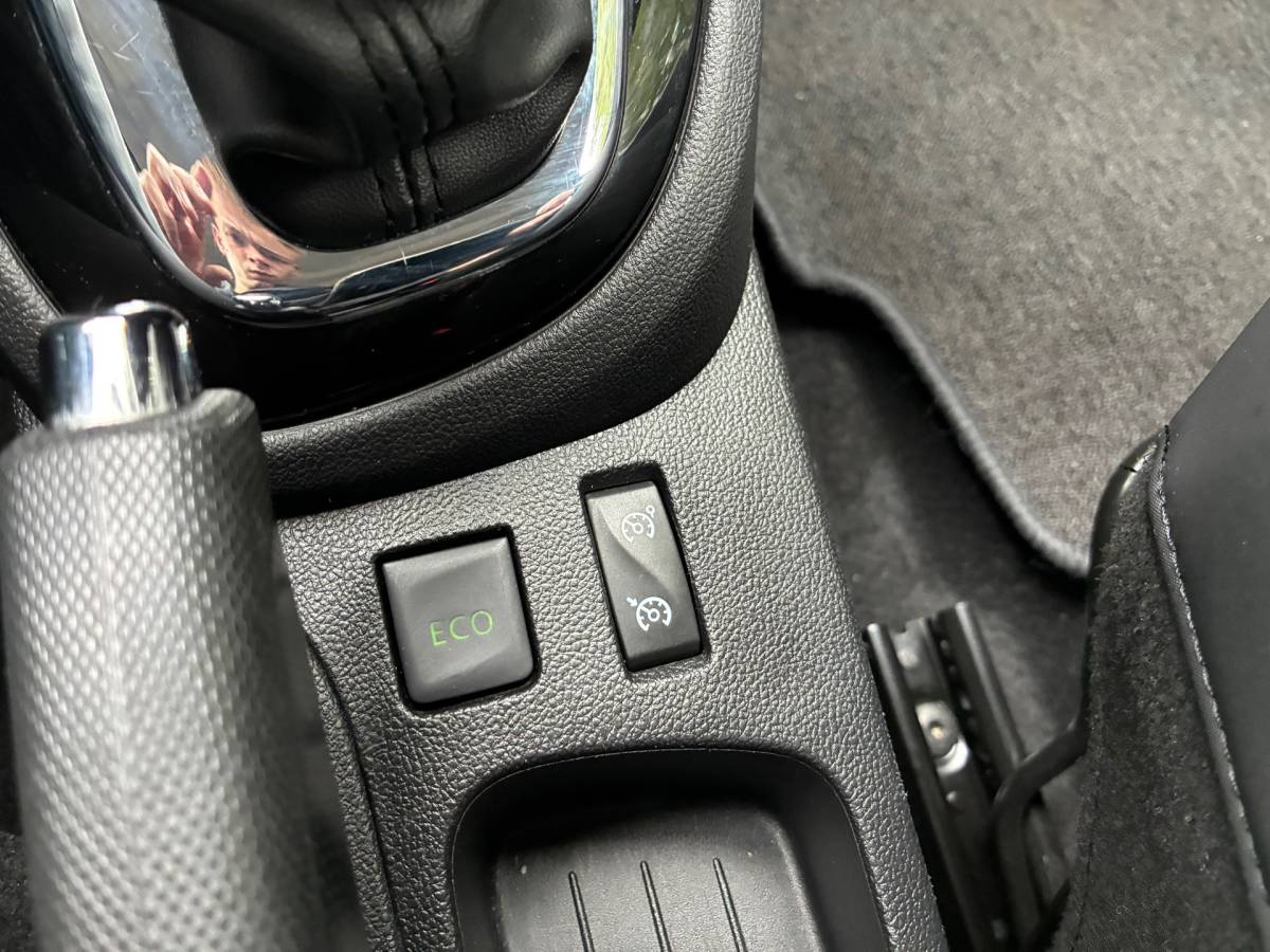 Renault Captur Renault Captur 1.2 TCe Limited | Automaat + Cruise + Airco nu € 9.975,-!!!