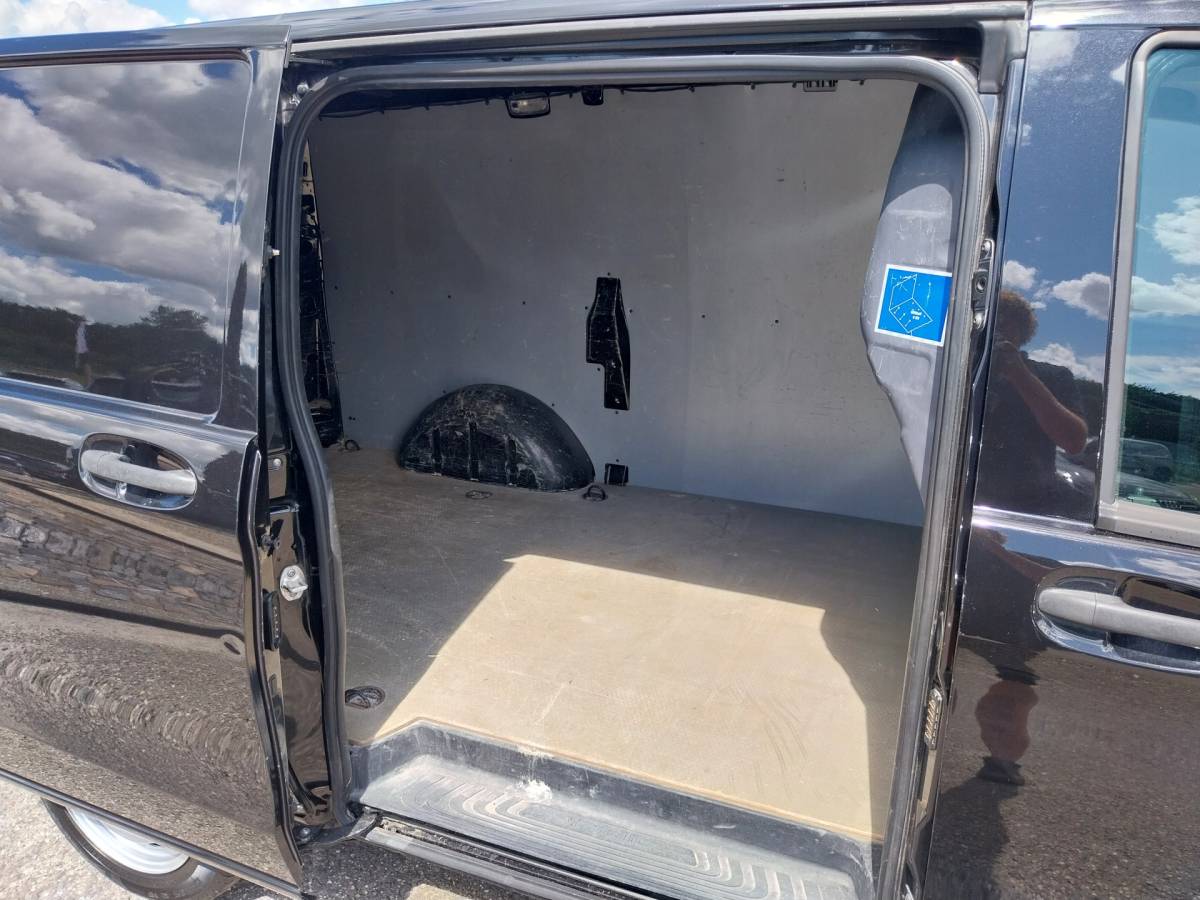 Mercedes-Benz Vito Mercedes-Benz Vito 111 CDI AIRCO TREKHAAK L2 H1