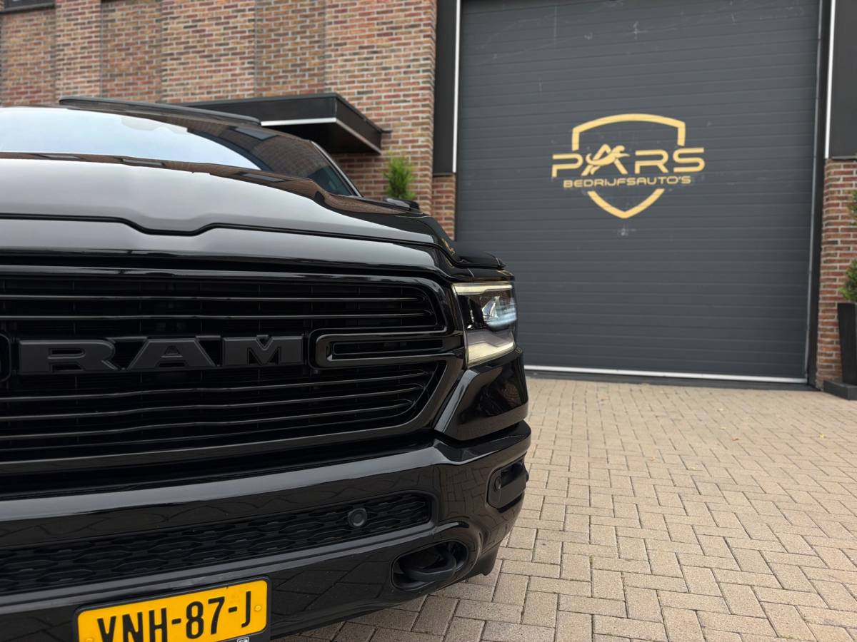 Dodge Ram 1500 Dodge Ram 1500 5.7 V8 4×4 Crew Cab 401PK Laramie Bom volle opties Pano Groot Navi breed set velgen zeer nette!!