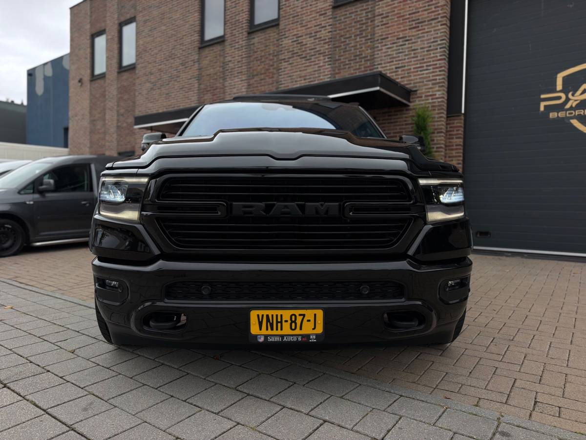 Dodge Ram 1500 Dodge Ram 1500 5.7 V8 4×4 Crew Cab 401PK Laramie Bom volle opties Pano Groot Navi breed set velgen zeer nette!!