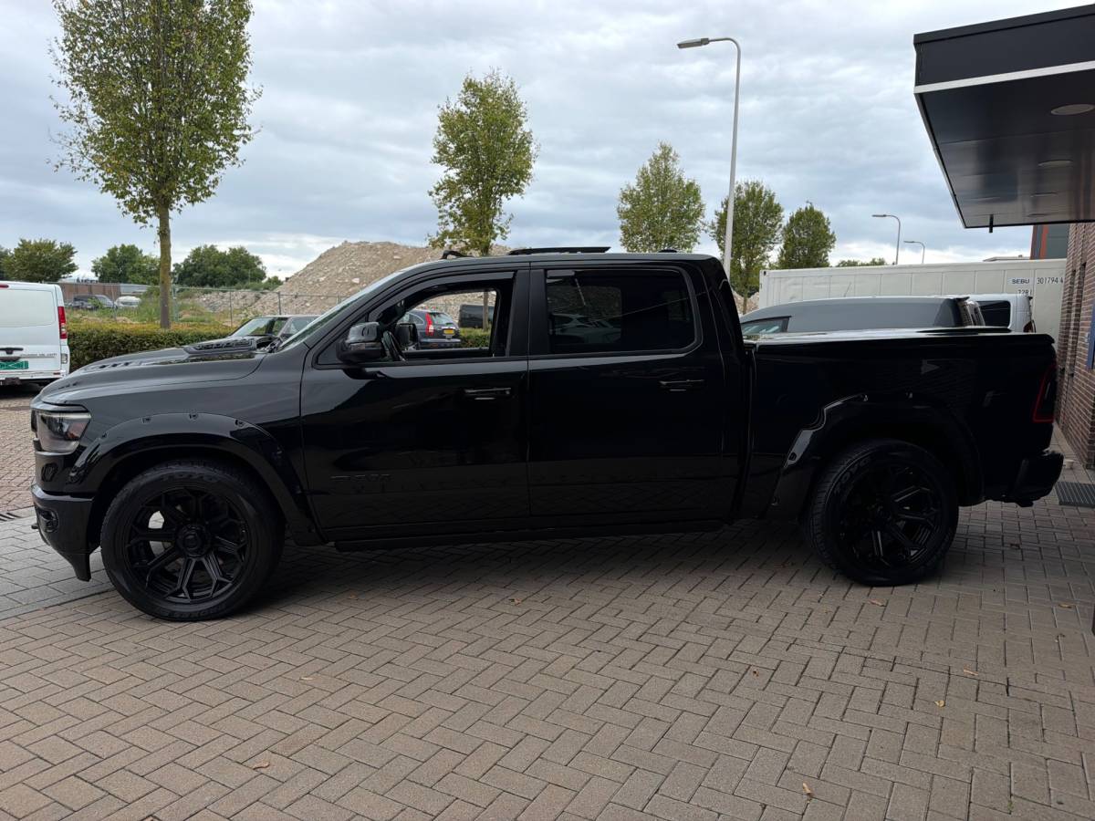 Dodge Ram 1500 Dodge Ram 1500 5.7 V8 4×4 Crew Cab 401PK Laramie Bom volle opties Pano Groot Navi breed set velgen zeer nette!!