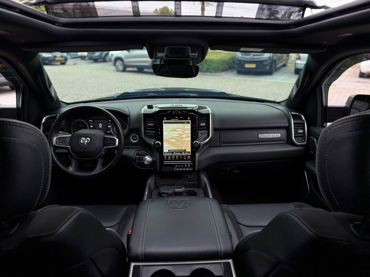 Dodge Ram 1500 Dodge Ram 1500 5.7 V8 4×4 Crew Cab 401PK Laramie Bom volle opties Pano Groot Navi breed set velgen zeer nette!!