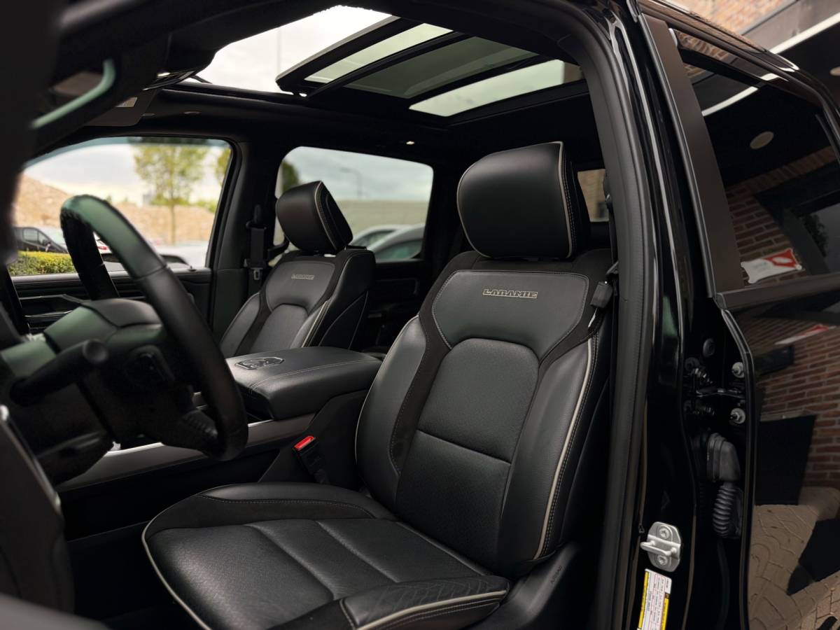 Dodge Ram 1500 Dodge Ram 1500 5.7 V8 4×4 Crew Cab 401PK Laramie Bom volle opties Pano Groot Navi breed set velgen zeer nette!!
