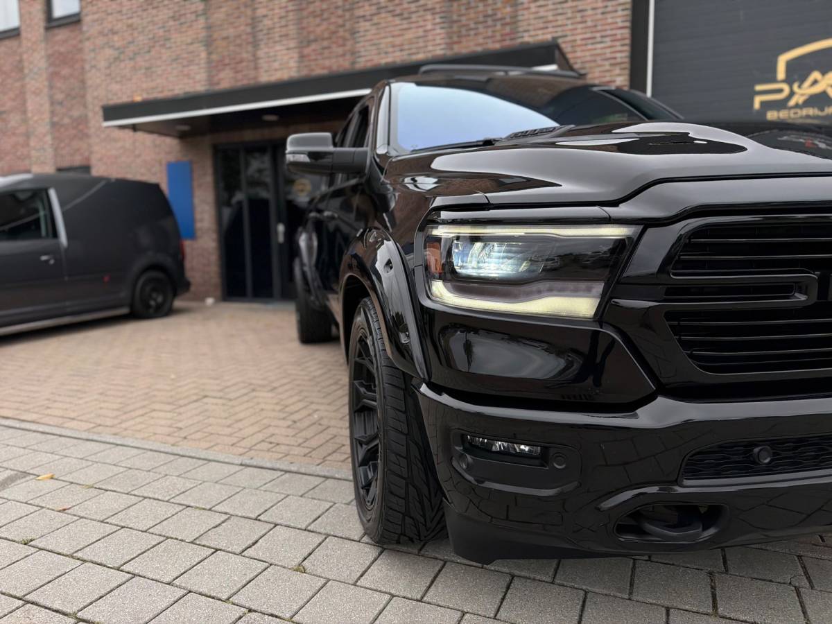 Dodge Ram 1500 Dodge Ram 1500 5.7 V8 4×4 Crew Cab 401PK Laramie Bom volle opties Pano Groot Navi breed set velgen zeer nette!!