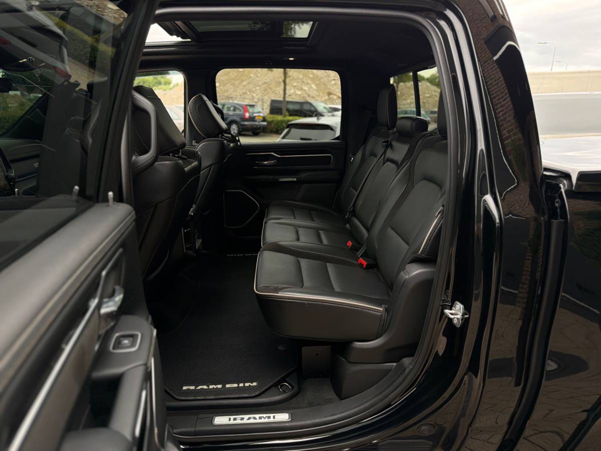 Dodge Ram 1500 Dodge Ram 1500 5.7 V8 4×4 Crew Cab 401PK Laramie Bom volle opties Pano Groot Navi breed set velgen zeer nette!!