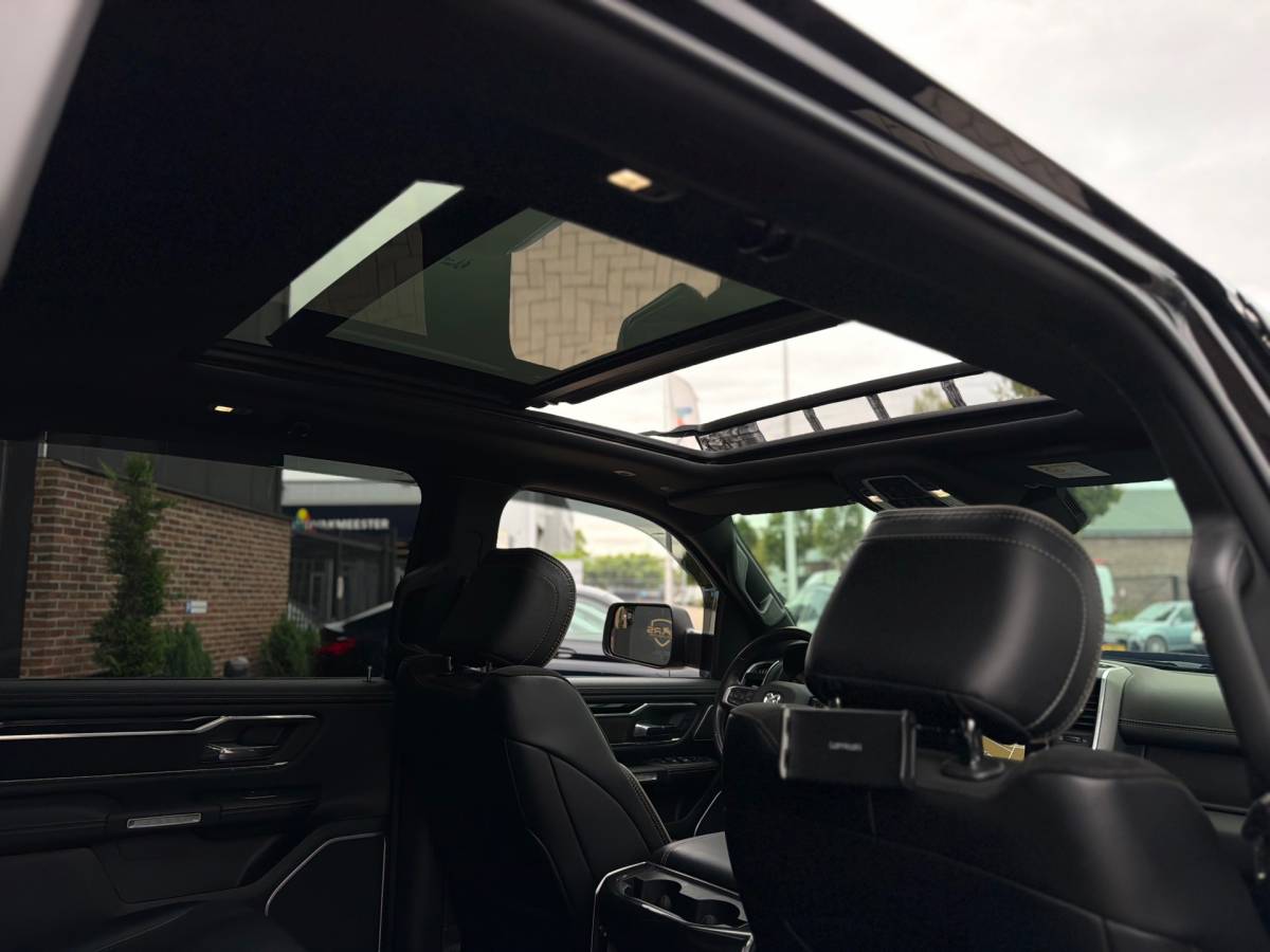 Dodge Ram 1500 Dodge Ram 1500 5.7 V8 4×4 Crew Cab 401PK Laramie Bom volle opties Pano Groot Navi breed set velgen zeer nette!!