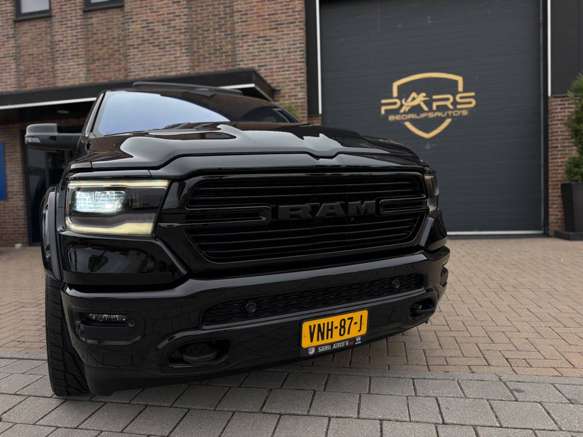 Dodge Ram 1500 Dodge Ram 1500 5.7 V8 4×4 Crew Cab 401PK Laramie Bom volle opties Pano Groot Navi breed set velgen zeer nette!!
