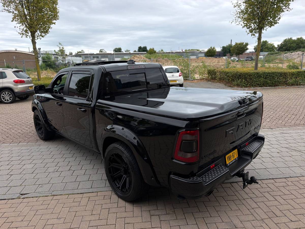 Dodge Ram 1500 Dodge Ram 1500 5.7 V8 4×4 Crew Cab 401PK Laramie Bom volle opties Pano Groot Navi breed set velgen zeer nette!!