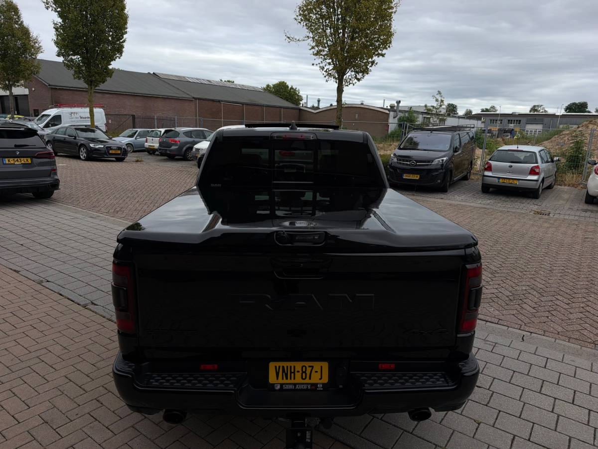 Dodge Ram 1500 Dodge Ram 1500 5.7 V8 4×4 Crew Cab 401PK Laramie Bom volle opties Pano Groot Navi breed set velgen zeer nette!!