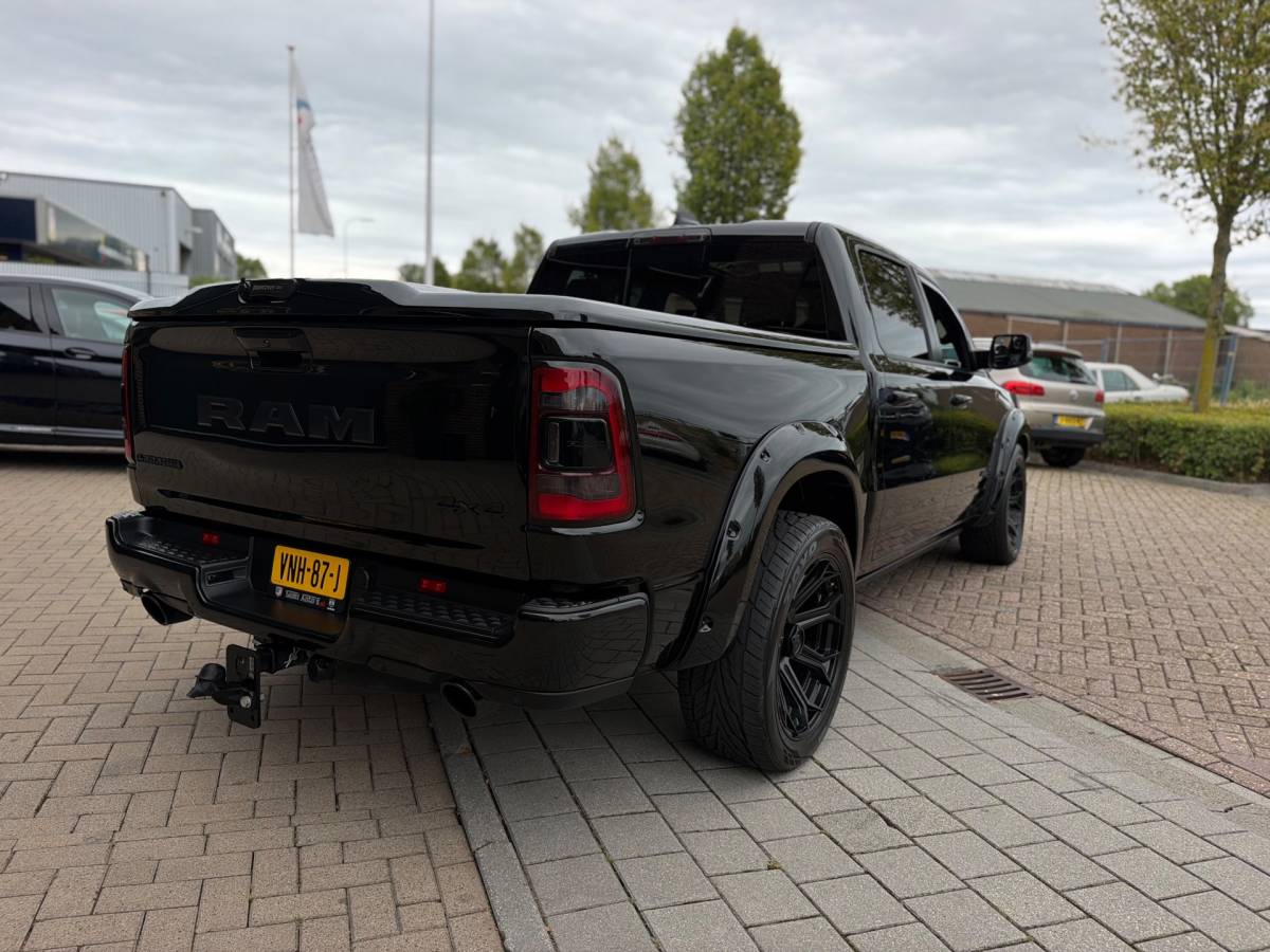 Dodge Ram 1500 Dodge Ram 1500 5.7 V8 4×4 Crew Cab 401PK Laramie Bom volle opties Pano Groot Navi breed set velgen zeer nette!!