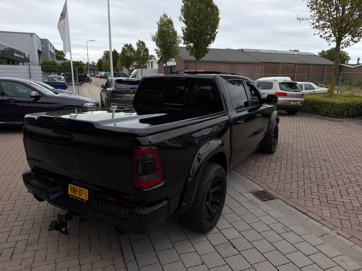 Dodge Ram 1500 Dodge Ram 1500 5.7 V8 4×4 Crew Cab 401PK Laramie Bom volle opties Pano Groot Navi breed set velgen zeer nette!!