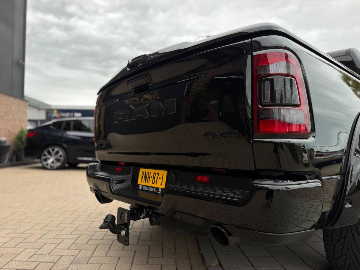 Dodge Ram 1500 Dodge Ram 1500 5.7 V8 4×4 Crew Cab 401PK Laramie Bom volle opties Pano Groot Navi breed set velgen zeer nette!!