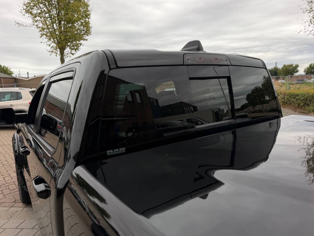 Dodge Ram 1500 Dodge Ram 1500 5.7 V8 4×4 Crew Cab 401PK Laramie Bom volle opties Pano Groot Navi breed set velgen zeer nette!!