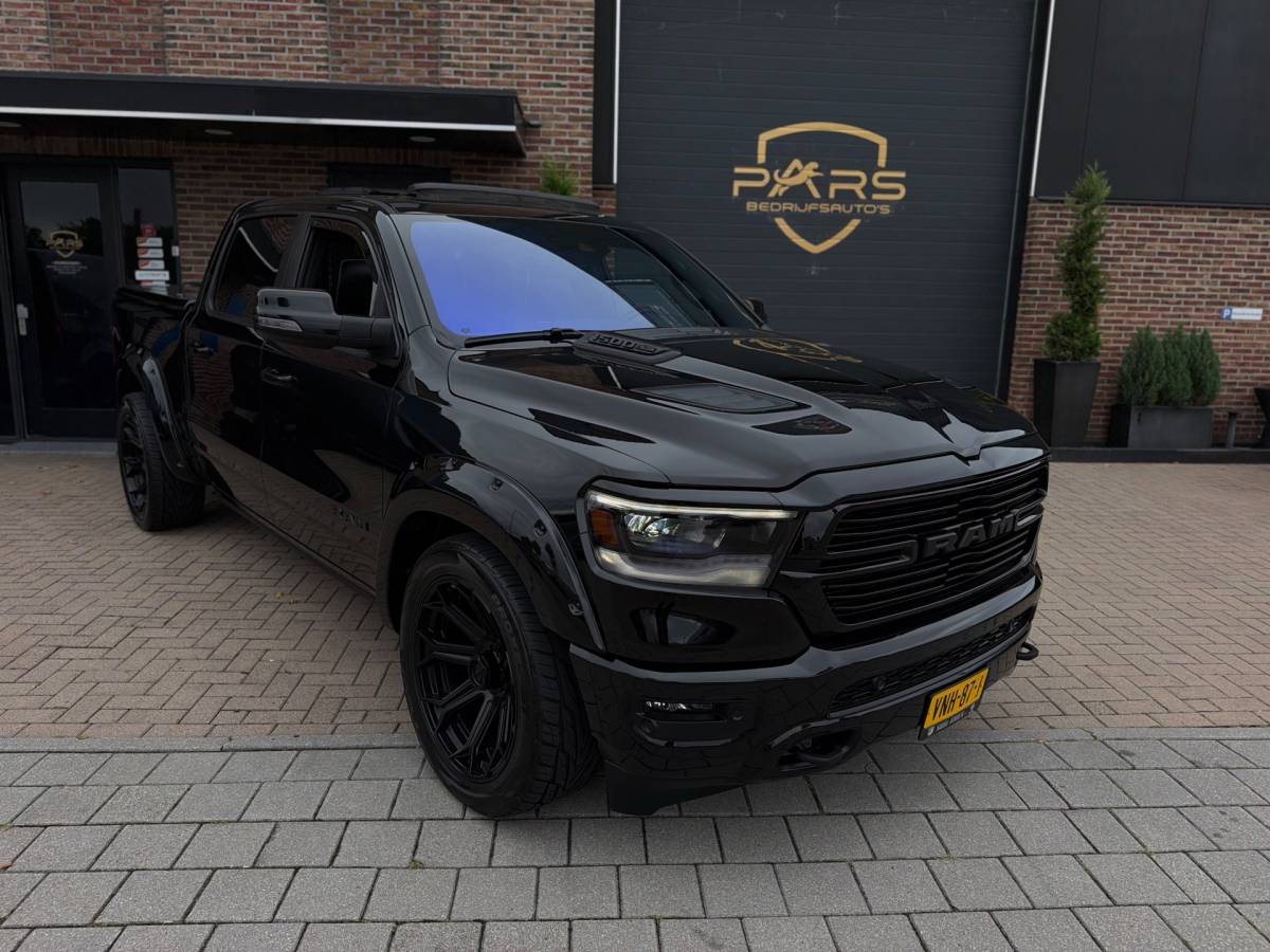 Dodge Ram 1500 Dodge Ram 1500 5.7 V8 4×4 Crew Cab 401PK Laramie Bom volle opties Pano Groot Navi breed set velgen zeer nette!!