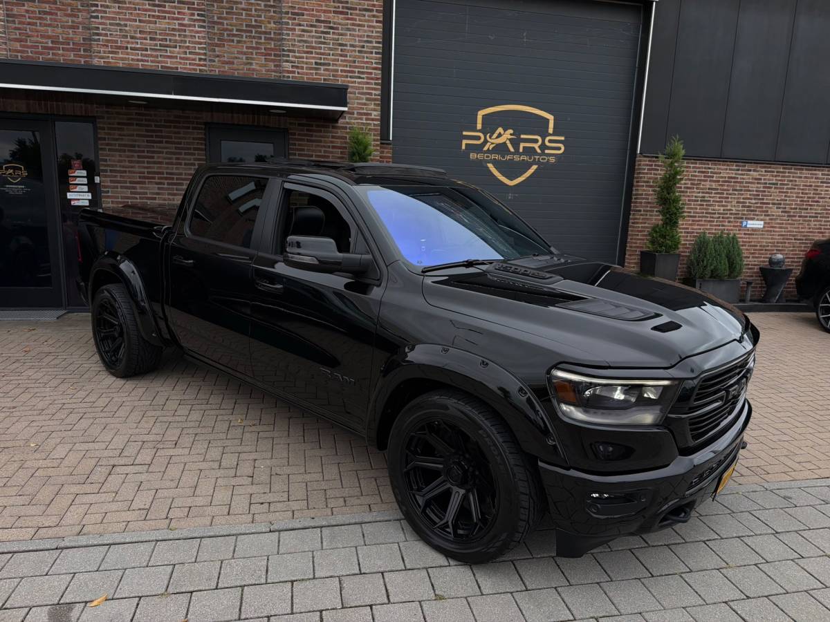 Dodge Ram 1500 Dodge Ram 1500 5.7 V8 4×4 Crew Cab 401PK Laramie Bom volle opties Pano Groot Navi breed set velgen zeer nette!!