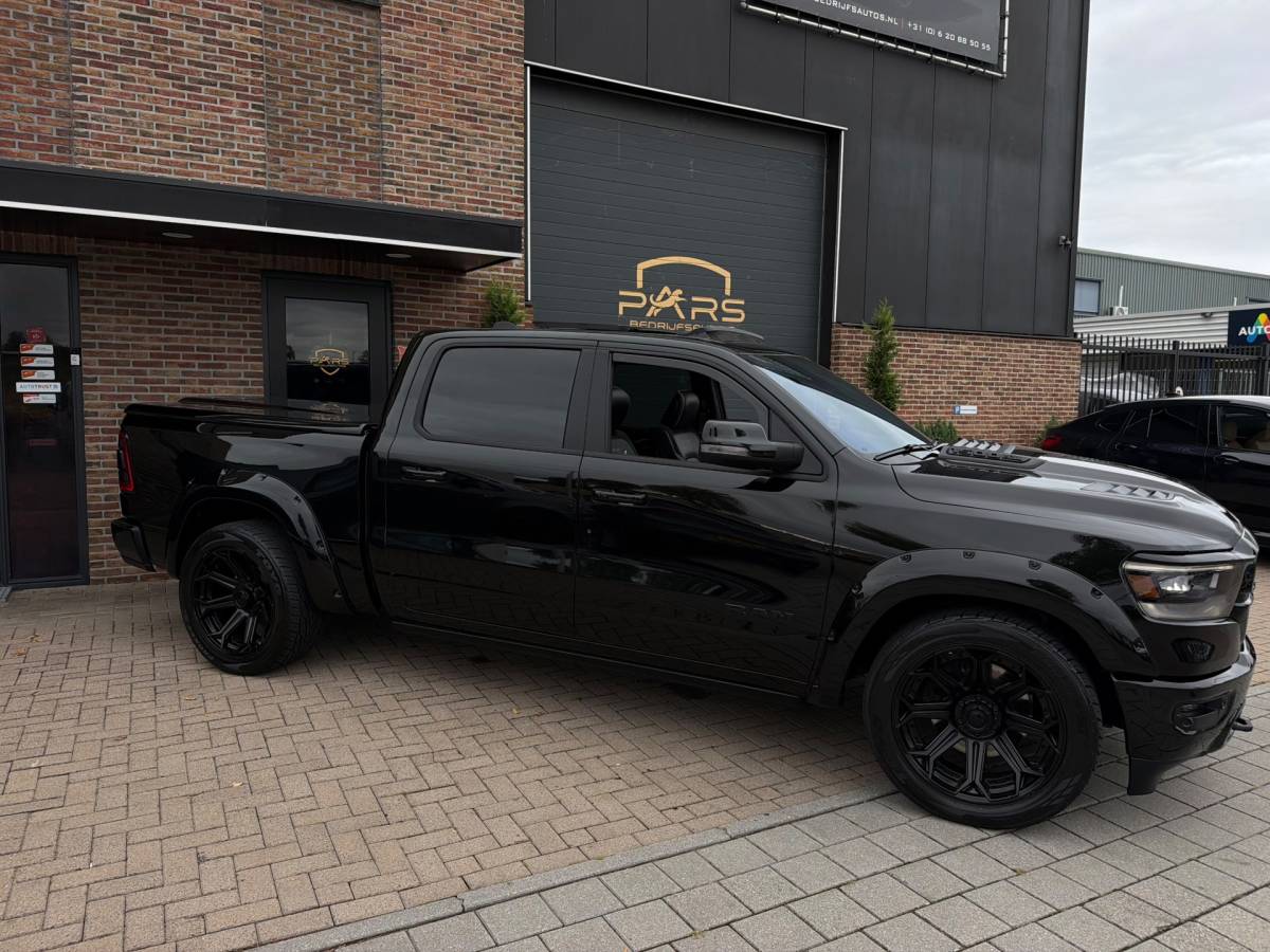 Dodge Ram 1500 Dodge Ram 1500 5.7 V8 4×4 Crew Cab 401PK Laramie Bom volle opties Pano Groot Navi breed set velgen zeer nette!!