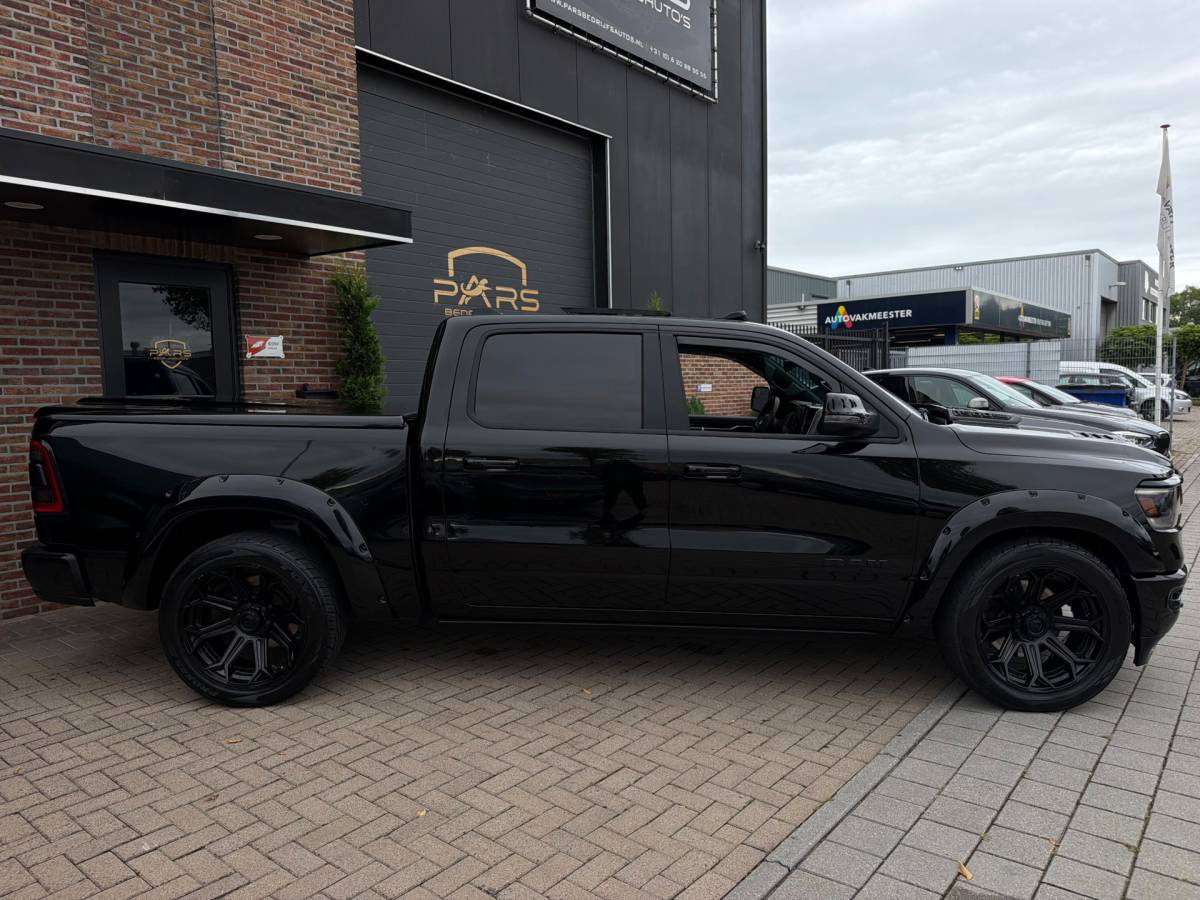 Dodge Ram 1500 Dodge Ram 1500 5.7 V8 4×4 Crew Cab 401PK Laramie Bom volle opties Pano Groot Navi breed set velgen zeer nette!!