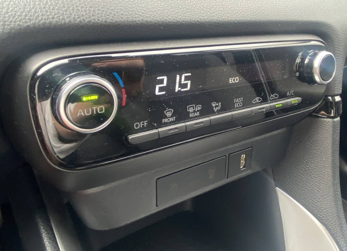 Toyota Yaris Toyota Yaris 1.5 Hybrid Dynamic/ Virtual CP/ DriveAssist/ CarPlay/ Fabrieksgarantie/ NAP/ Dealeronderhouden