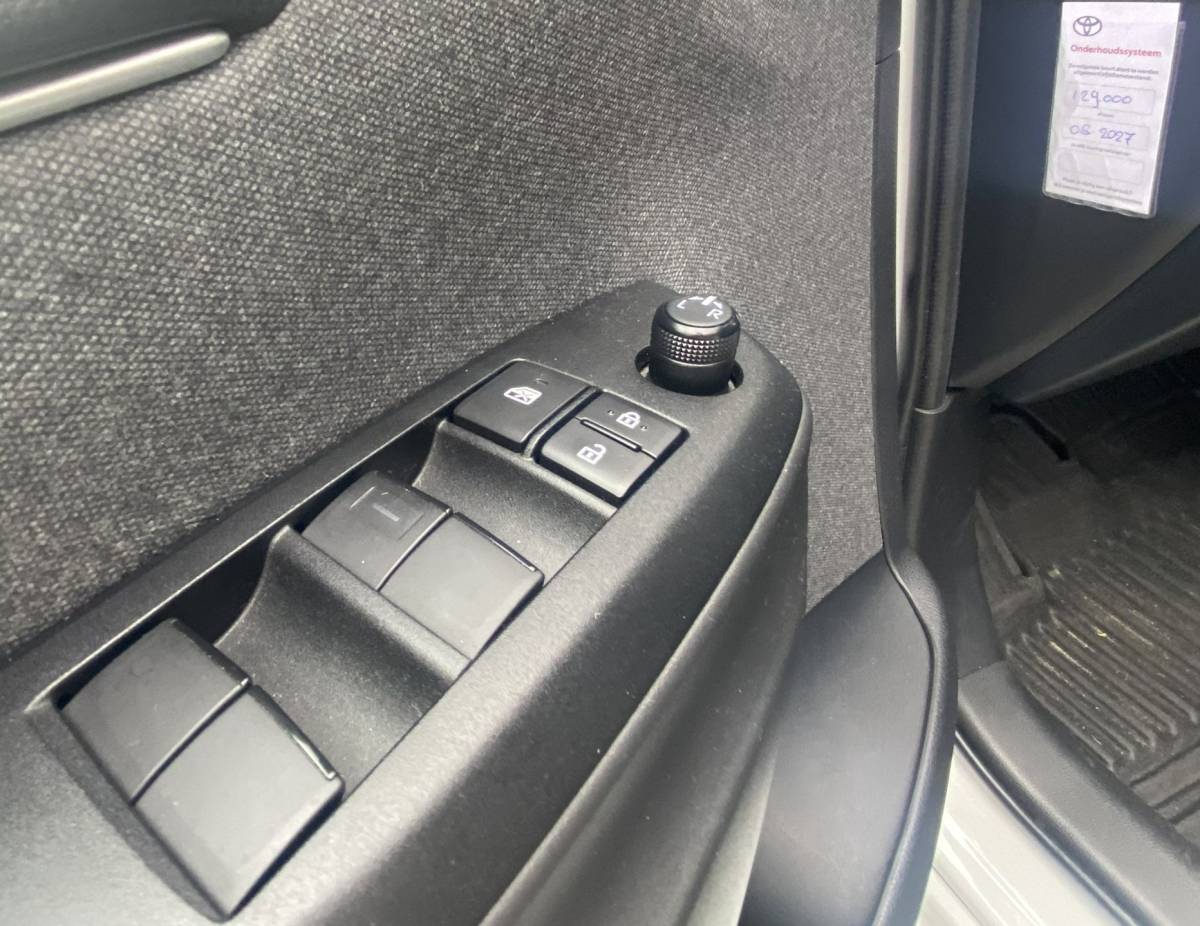 Toyota Yaris Toyota Yaris 1.5 Hybrid Dynamic/ Virtual CP/ DriveAssist/ CarPlay/ Fabrieksgarantie/ NAP/ Dealeronderhouden