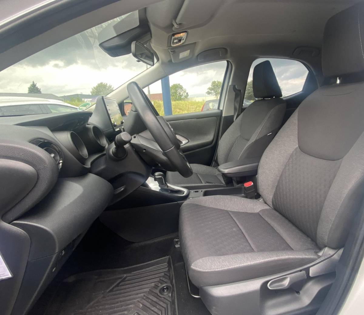 Toyota Yaris Toyota Yaris 1.5 Hybrid Dynamic/ Virtual CP/ DriveAssist/ CarPlay/ Fabrieksgarantie/ NAP/ Dealeronderhouden