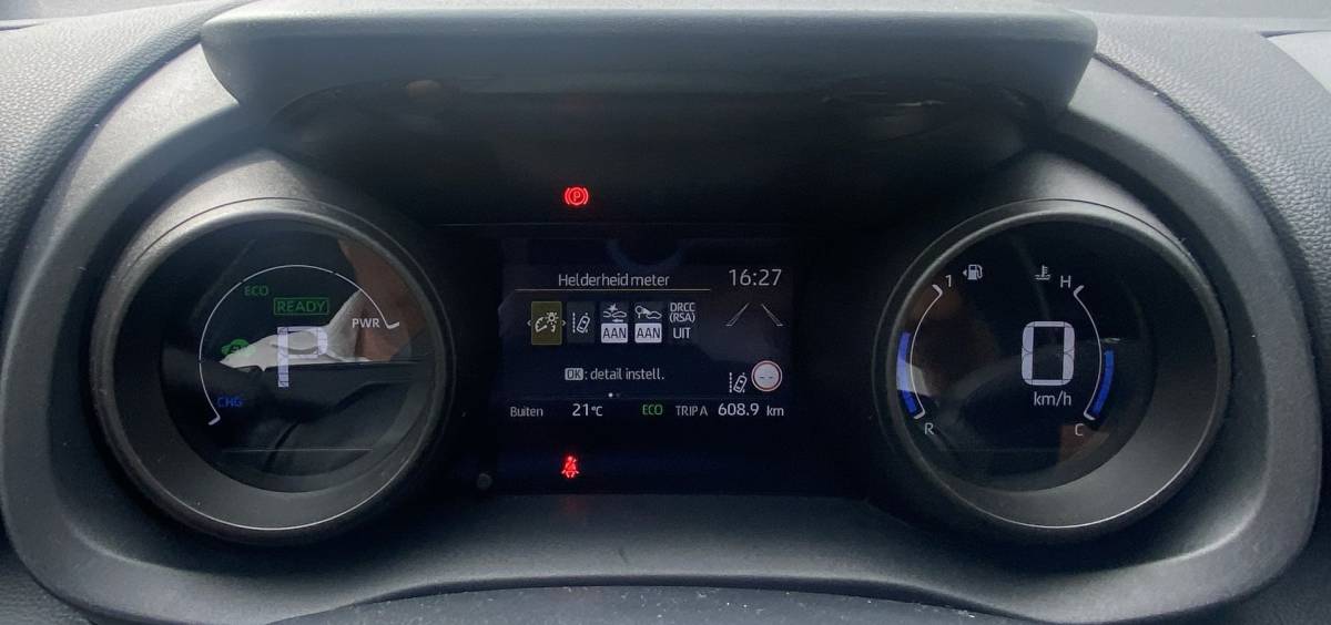 Toyota Yaris Toyota Yaris 1.5 Hybrid Dynamic/ Virtual CP/ DriveAssist/ CarPlay/ Fabrieksgarantie/ NAP/ Dealeronderhouden