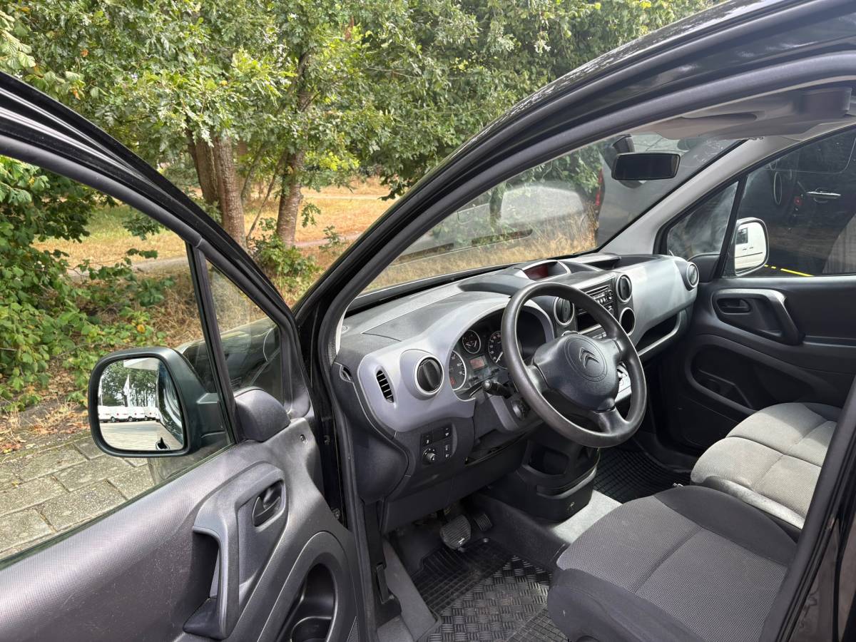 Citroën Berlingo Citroen Berlingo 1.6 BlueHDI 100 Business Economy S&S|EURO6|NAP|AUTOMAAT|airco|cruise|radio|drie zitplaatsen