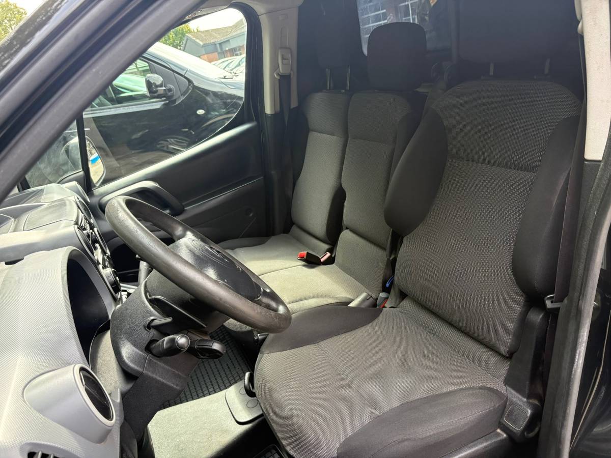 Citroën Berlingo Citroen Berlingo 1.6 BlueHDI 100 Business Economy S&S|EURO6|NAP|AUTOMAAT|airco|cruise|radio|drie zitplaatsen