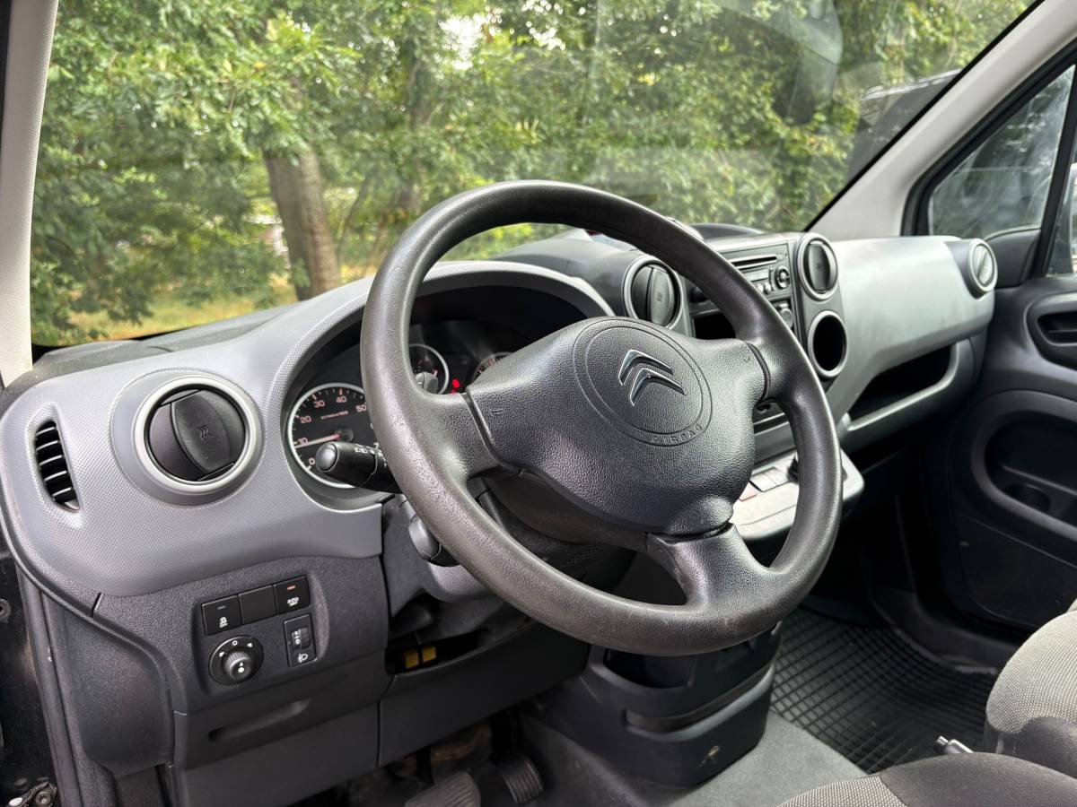Citroën Berlingo Citroen Berlingo 1.6 BlueHDI 100 Business Economy S&S|EURO6|NAP|AUTOMAAT|airco|cruise|radio|drie zitplaatsen