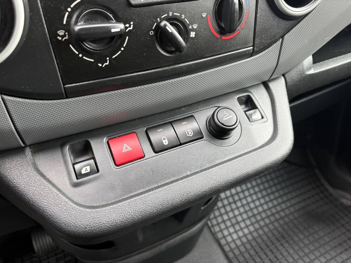 Citroën Berlingo Citroen Berlingo 1.6 BlueHDI 100 Business Economy S&S|EURO6|NAP|AUTOMAAT|airco|cruise|radio|drie zitplaatsen