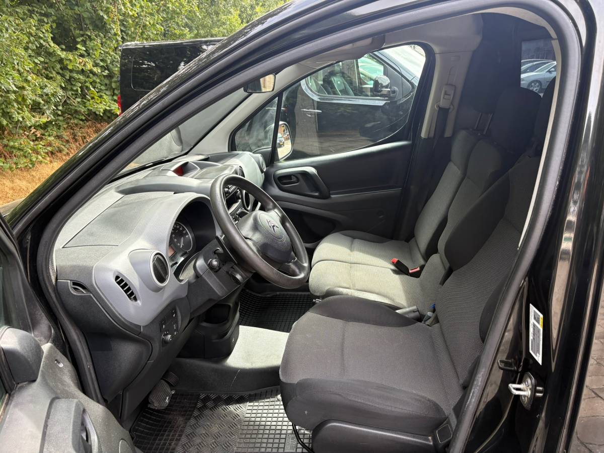 Citroën Berlingo Citroen Berlingo 1.6 BlueHDI 100 Business Economy S&S|EURO6|NAP|AUTOMAAT|airco|cruise|radio|drie zitplaatsen